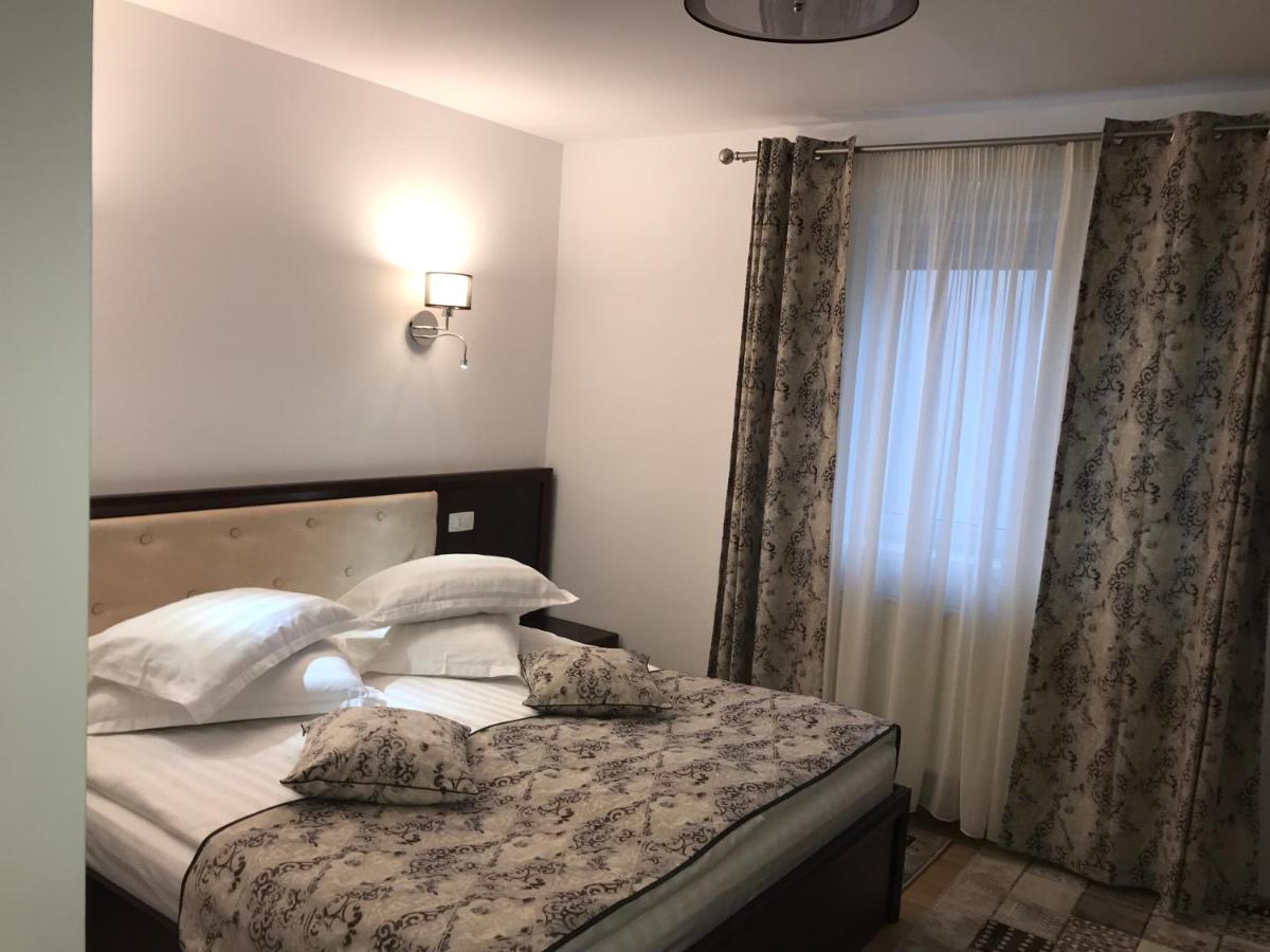 Casa Pino Hotel Брашов Екстериор снимка