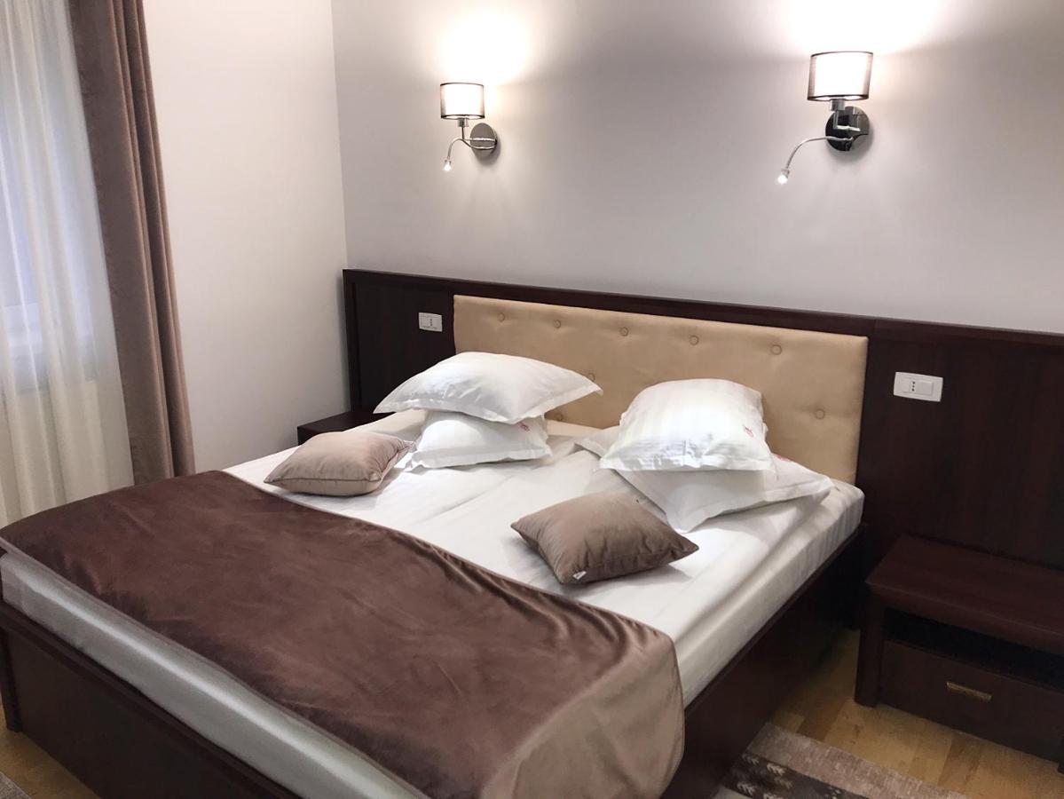 Casa Pino Hotel Брашов Екстериор снимка